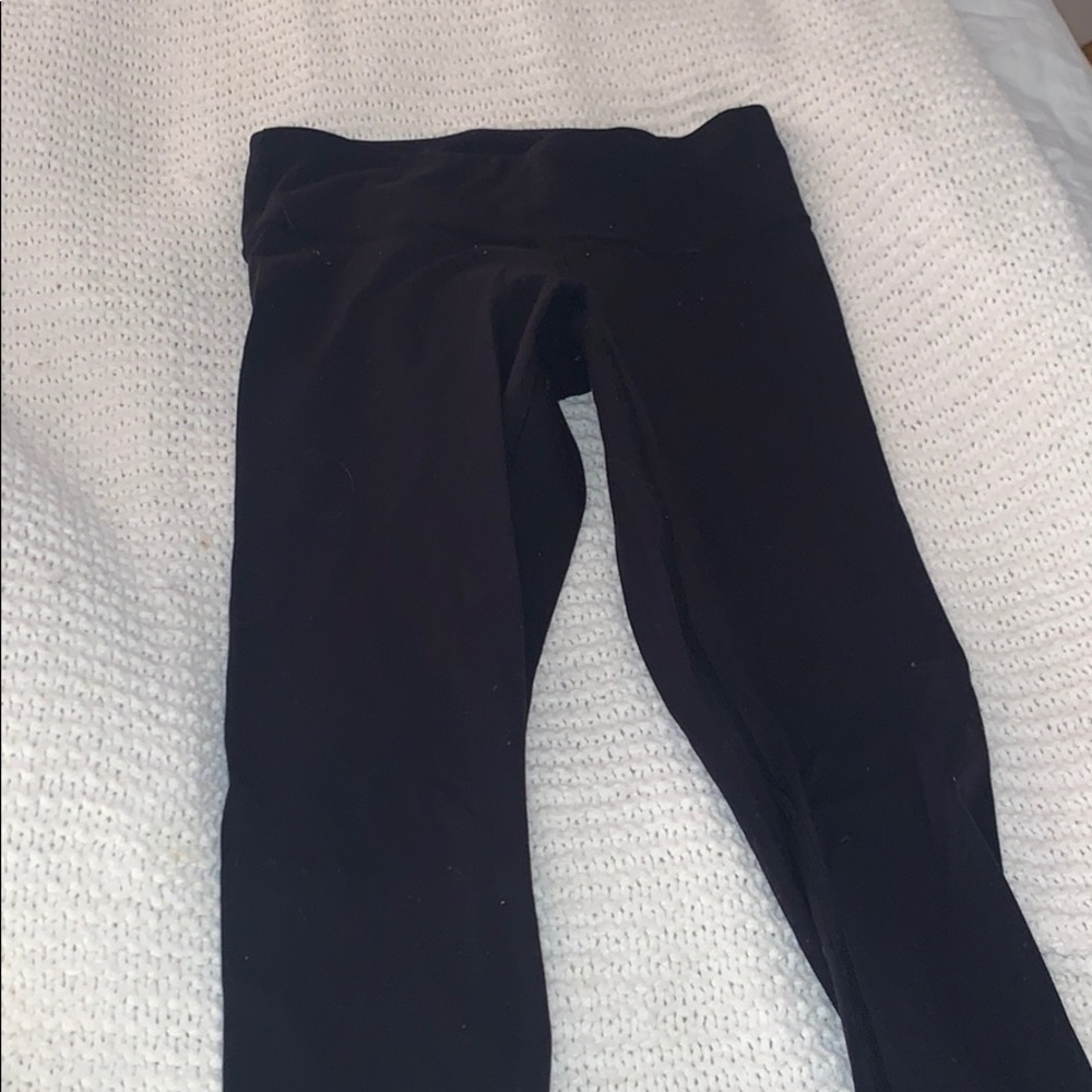 Lululemon size 4 black leggings. Cropped.